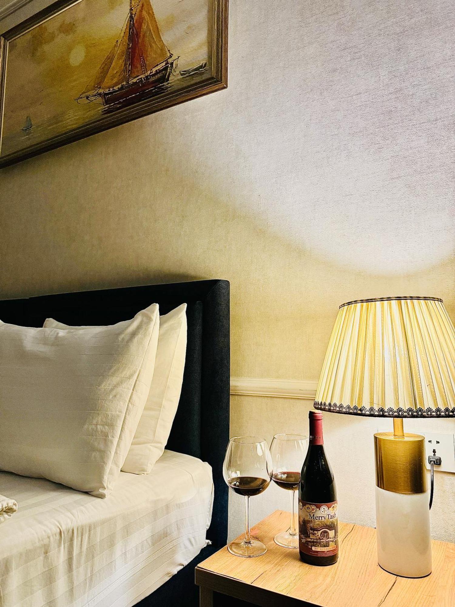 Garnet Mir Hotel Tasjkent Eksteriør bilde